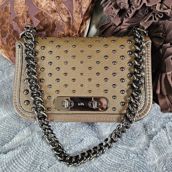 Coach Swagger Shoulder Bag In Pebble Leather With Ombre Rivets Purse - Picture 1 of 9